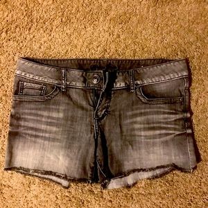 Black Guess jean shorts size 31